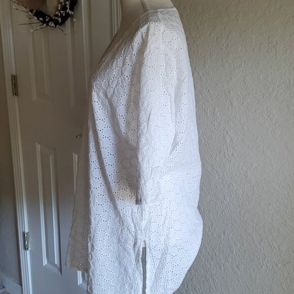 Eyelet tunic - Picture 3 of 5